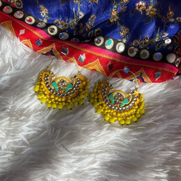 Yellow Waalian/Jhumka (earrings) - Picture 6 of 6